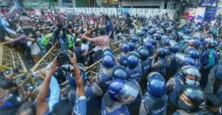 জুলাই ঐক্যের ‘মার্চ টু ইন্ডিয়ান হাইকমিশন’ কর্মসূচিতে পুলিশের বাধা